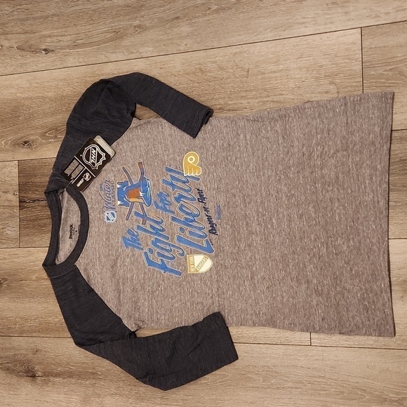 NHL Reebok Woman Long Sleve Shirt - Picture 1 of 5